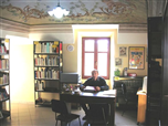 L'interno restaurato della Biblioteca "G. Spina" e il Direttore Paolo Testa
