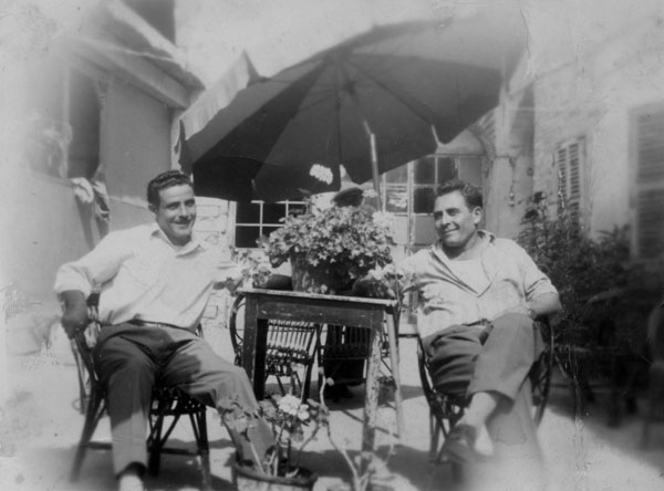 Anni 60 - Dilio e Angelo Pavese gestori del bar di Treville
